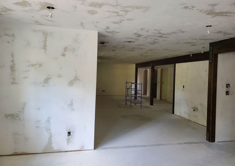 Drywall-Service Large room that has been recently drywalled and prepped to paint